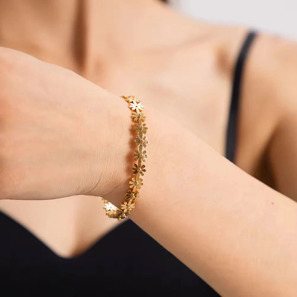 Minimal flower Bangle 18k Gold Plated