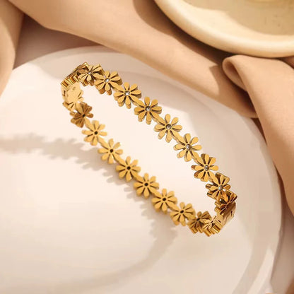 Minimal flower Bangle 18k Gold Plated