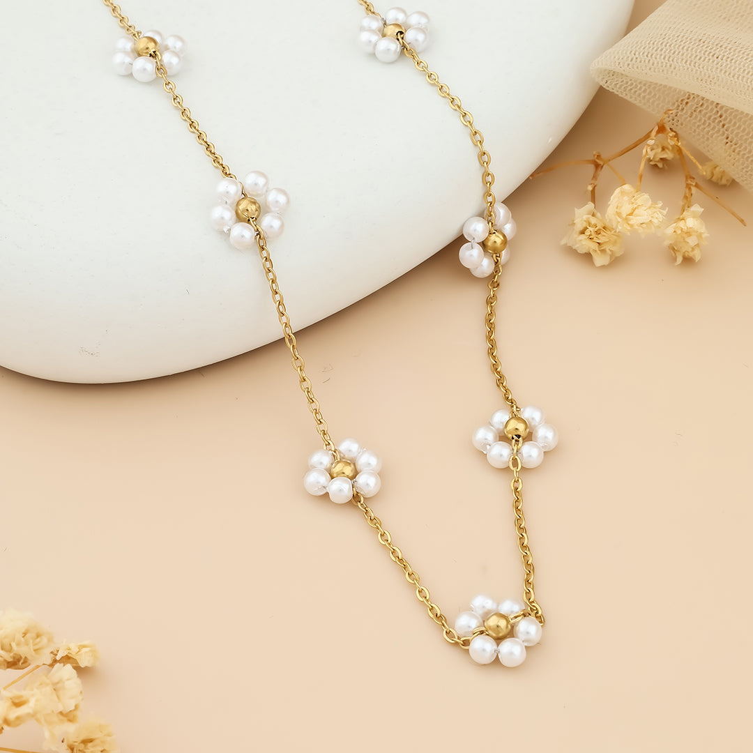 Minimal moti flower necklace