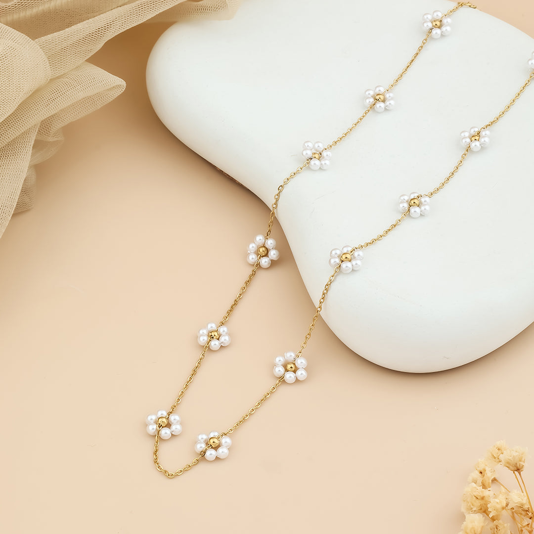 Minimal moti flower necklace