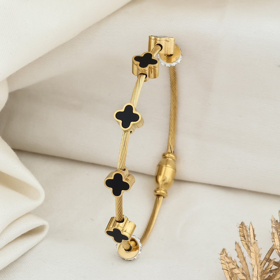 Black flower minimal kada