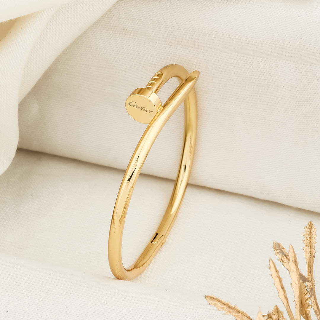 Minimum simple screw bracelet