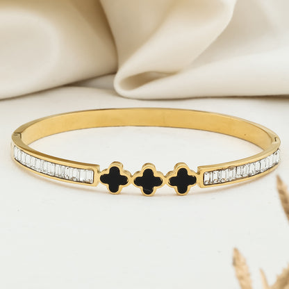 Black tri-flower glittery stone kada