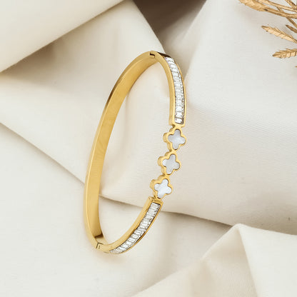 White tri-flower glittery stone kada