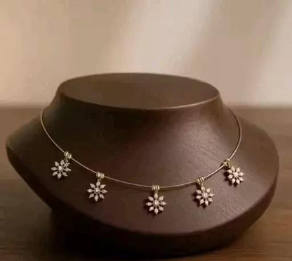 Necklace- invisible chain